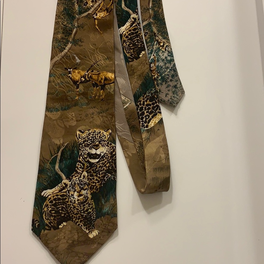🌟2 for $8!🔥Endangered Species Men’s Silk Necktie